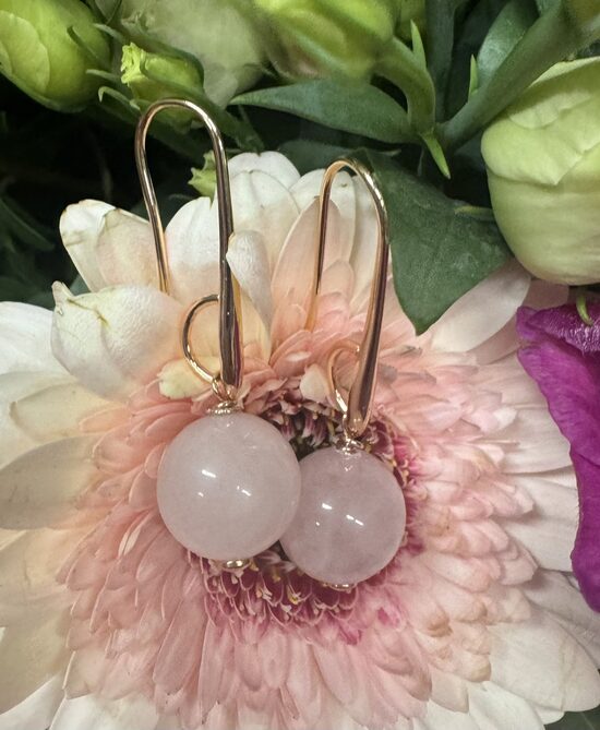 Madagaskaras rožu kvarca auskariņi ar roza zelta kājiņām