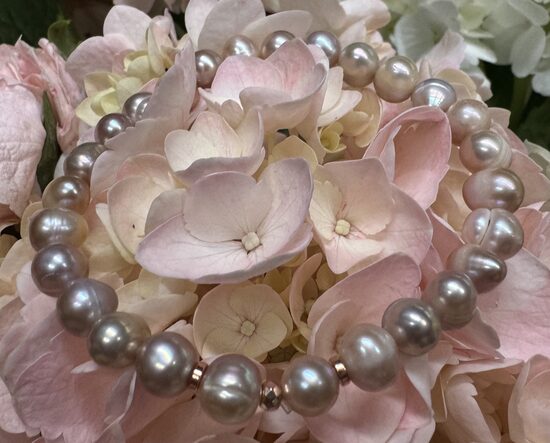 Violeti krēmīgas pērles aproce