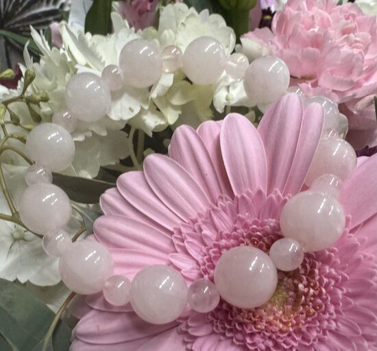 Madagaskaraa rožu kvarca rokas rota