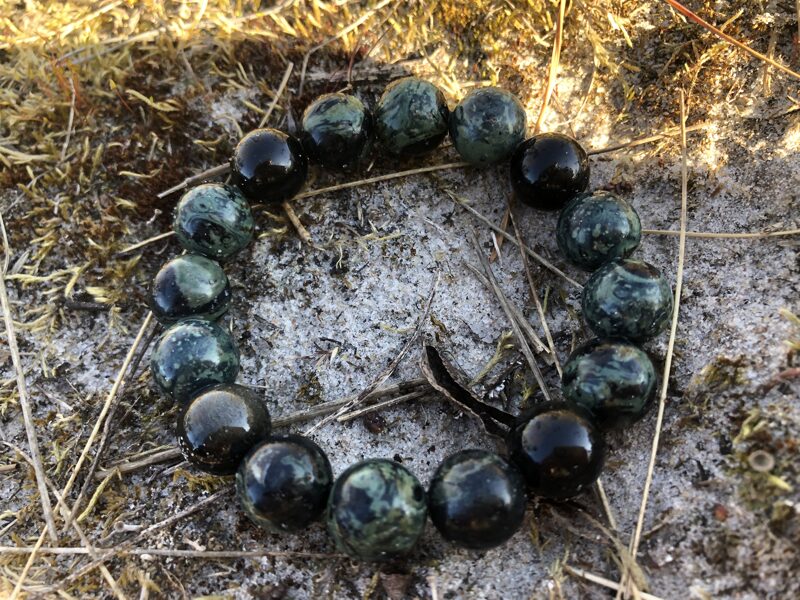 Zaļā Āfrikas jašma 12 mm bumbiņàm