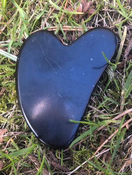 Obsidiāna gua sha sirsniņa